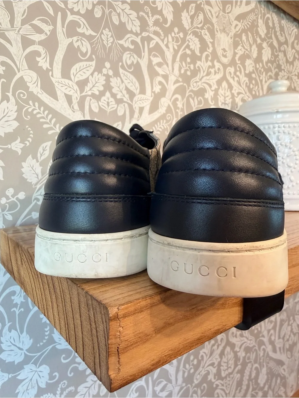 Gucci GG Supreme Tessuto Dark Blue Black Low Cut Fashion Sneakers Size 7.5 Mens